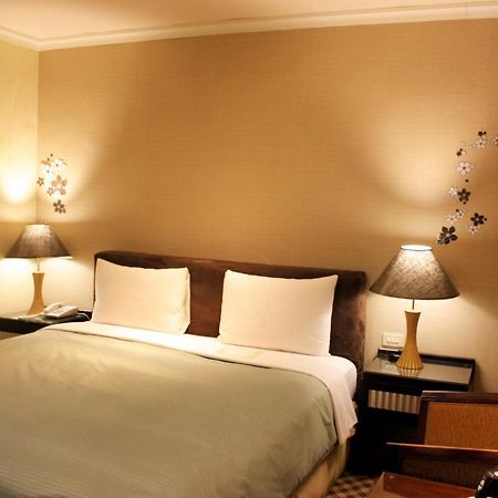 Astar Hotel Taipei Bagian luar foto