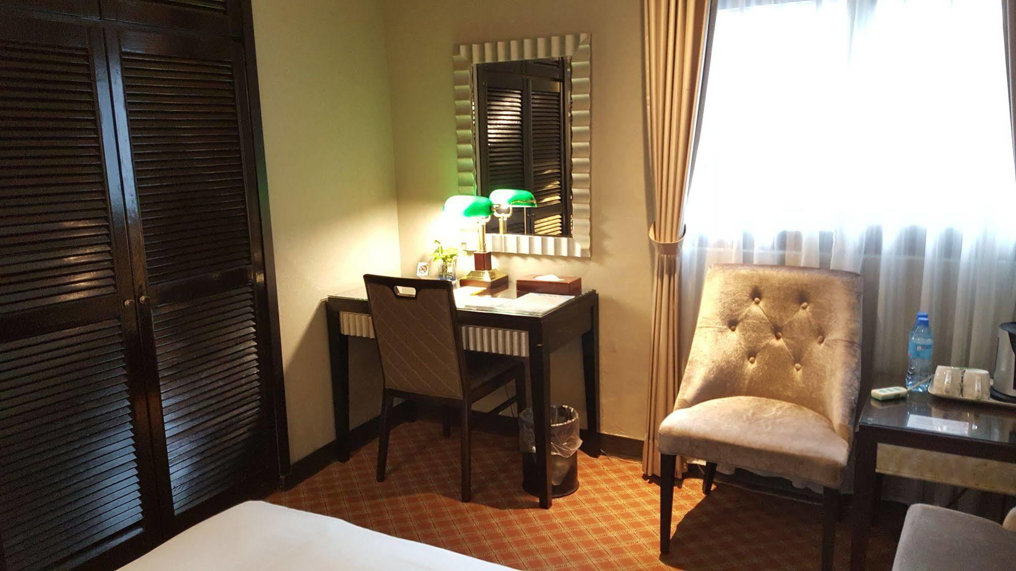 Astar Hotel Taipei Bagian luar foto