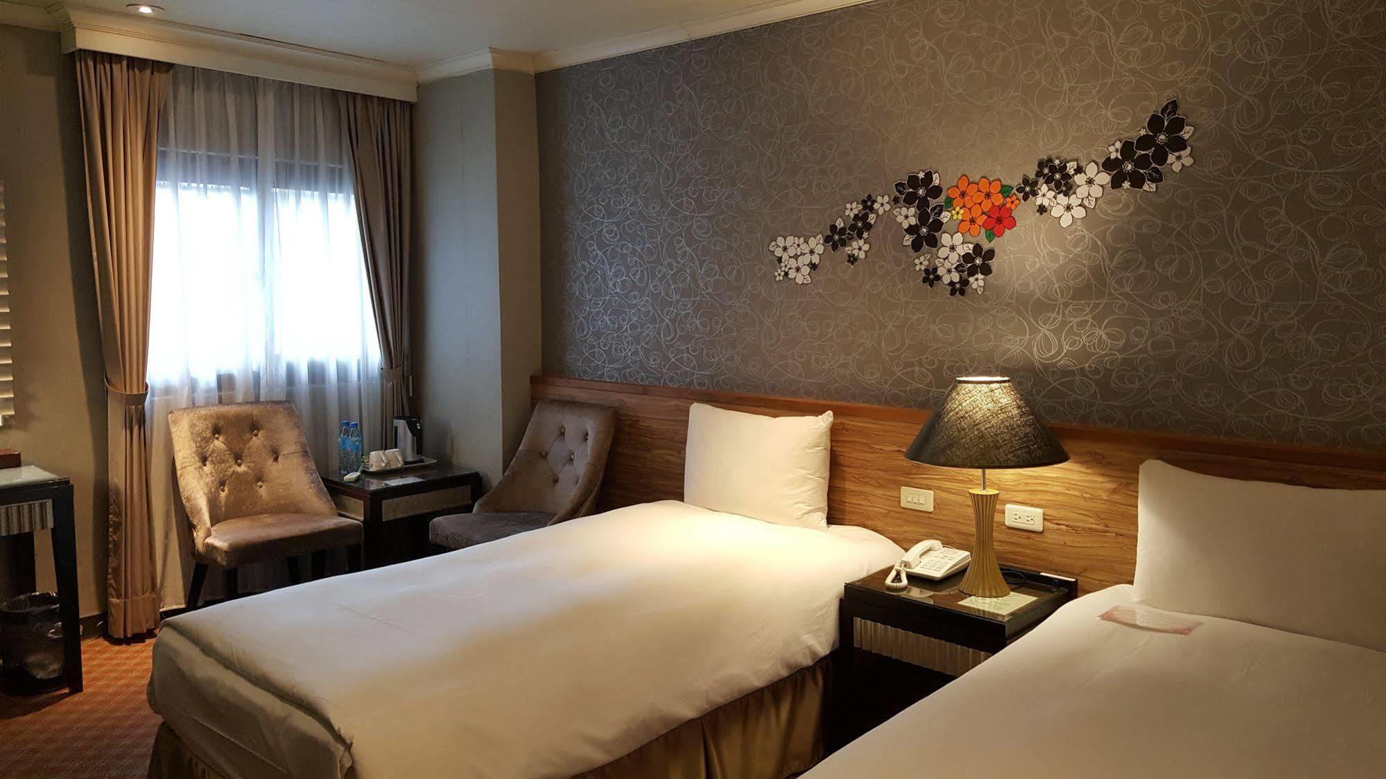 Astar Hotel Taipei Bagian luar foto