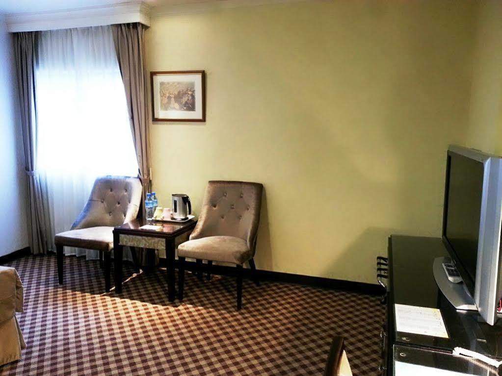 Astar Hotel Taipei Bagian luar foto
