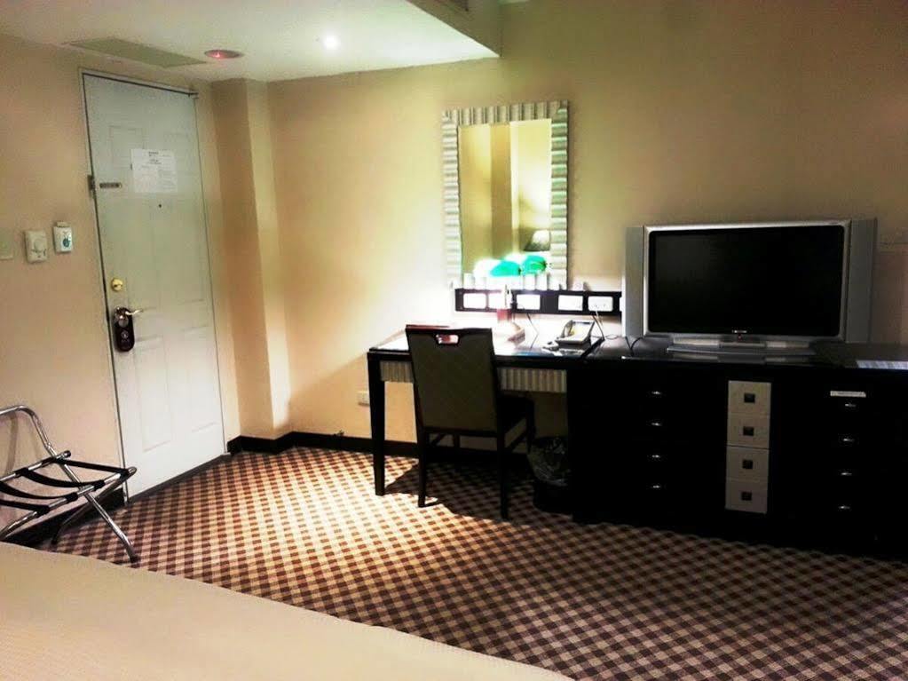 Astar Hotel Taipei Bagian luar foto