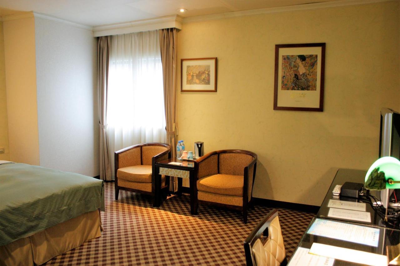 Astar Hotel Taipei Bagian luar foto
