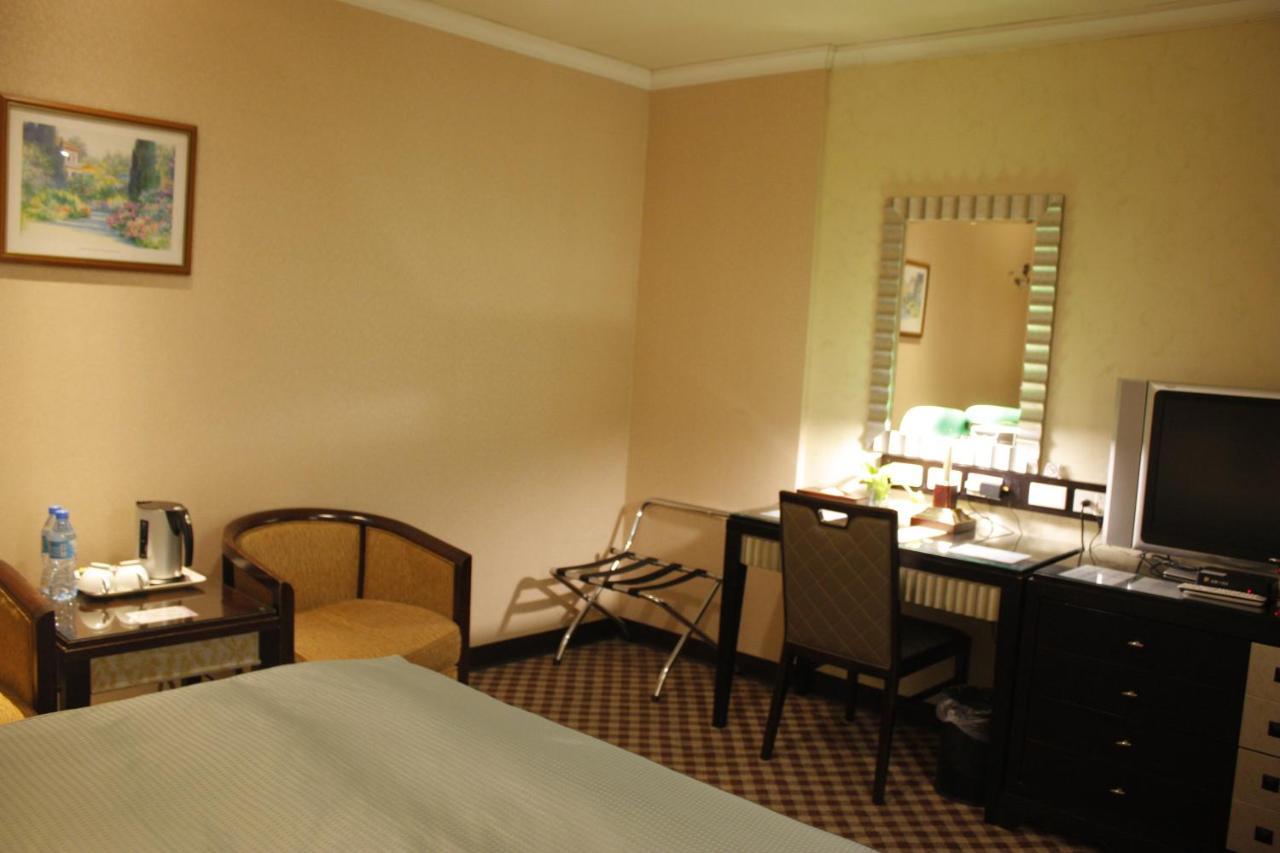 Astar Hotel Taipei Bagian luar foto