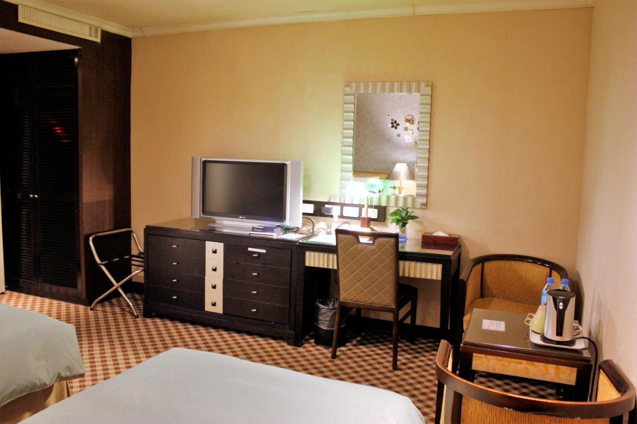 Astar Hotel Taipei Bagian luar foto