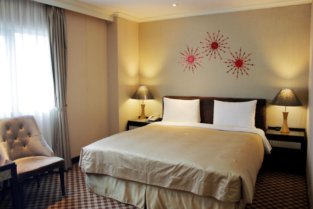 Astar Hotel Taipei Bagian luar foto