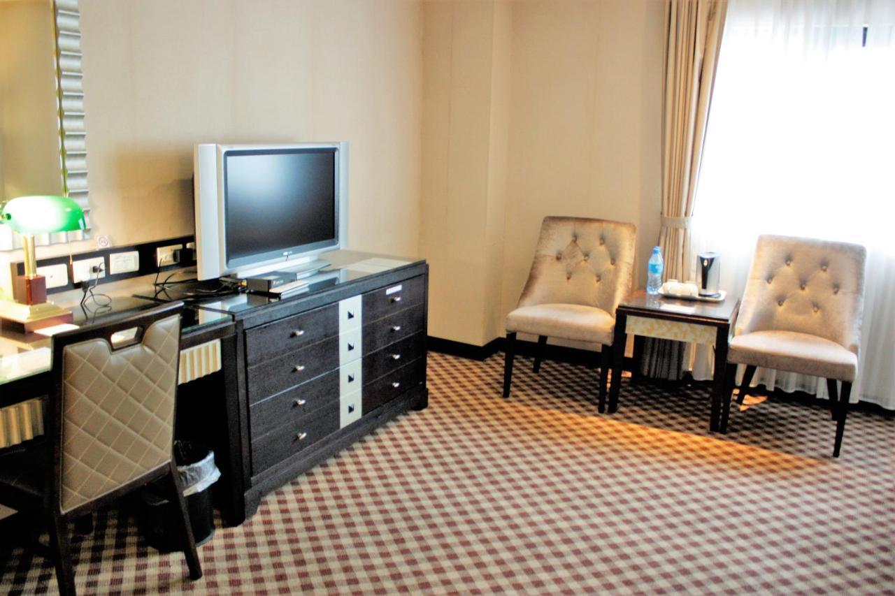 Astar Hotel Taipei Bagian luar foto