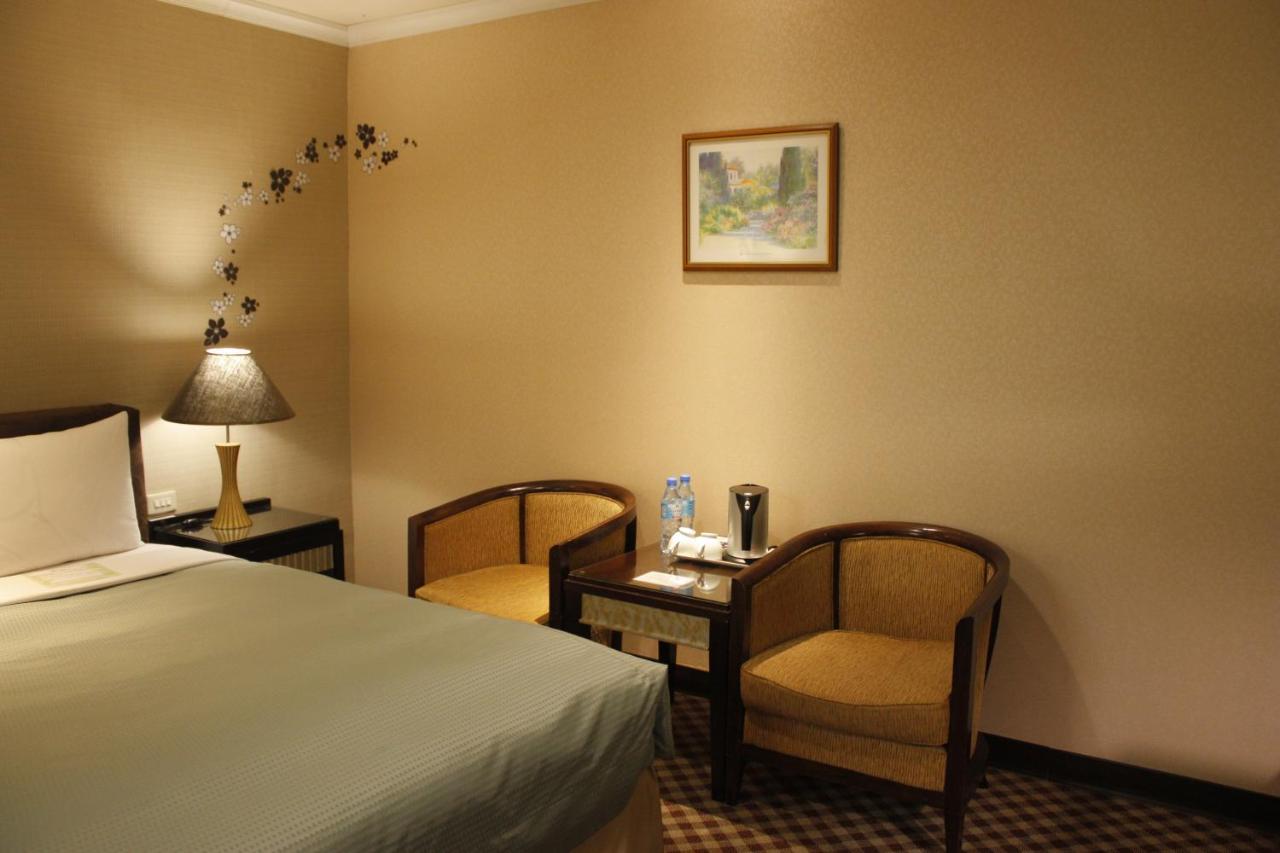 Astar Hotel Taipei Bagian luar foto