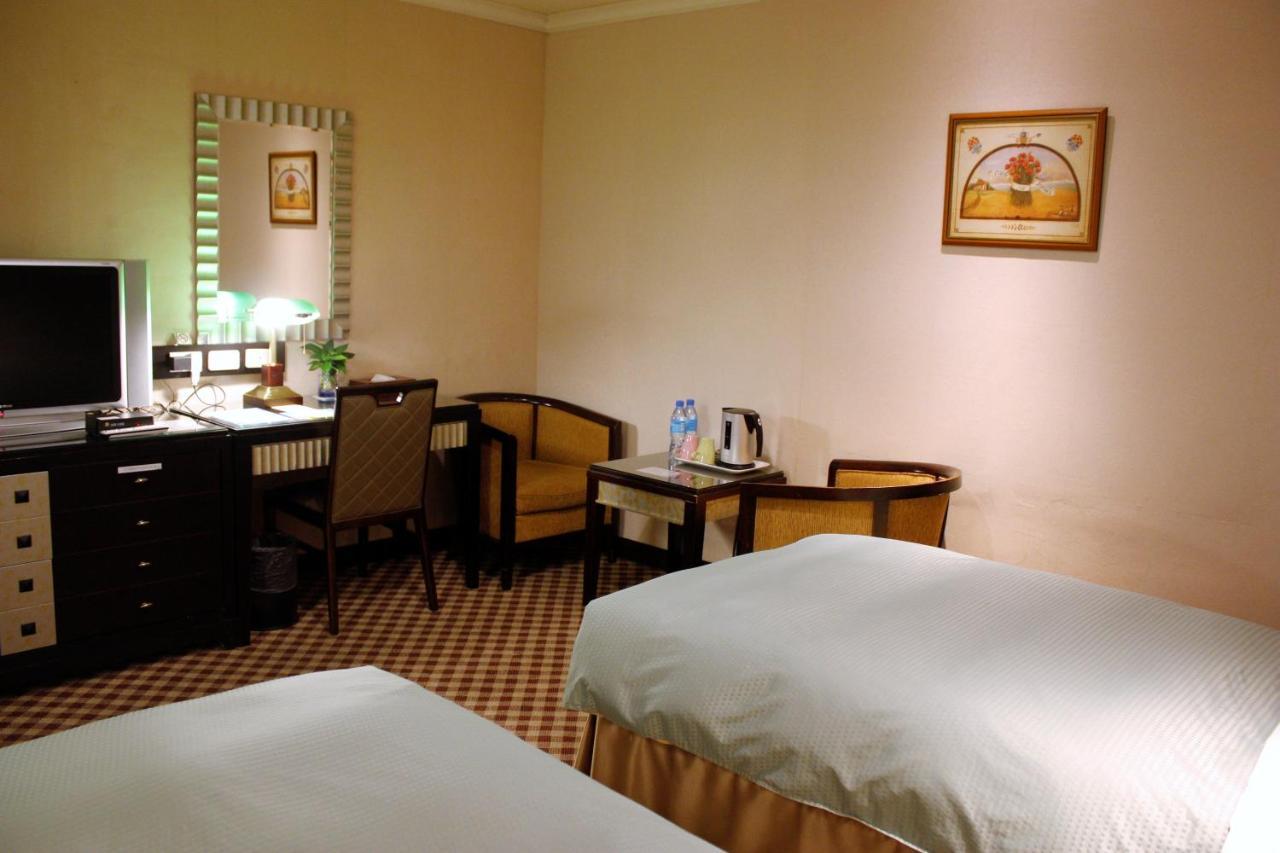 Astar Hotel Taipei Bagian luar foto