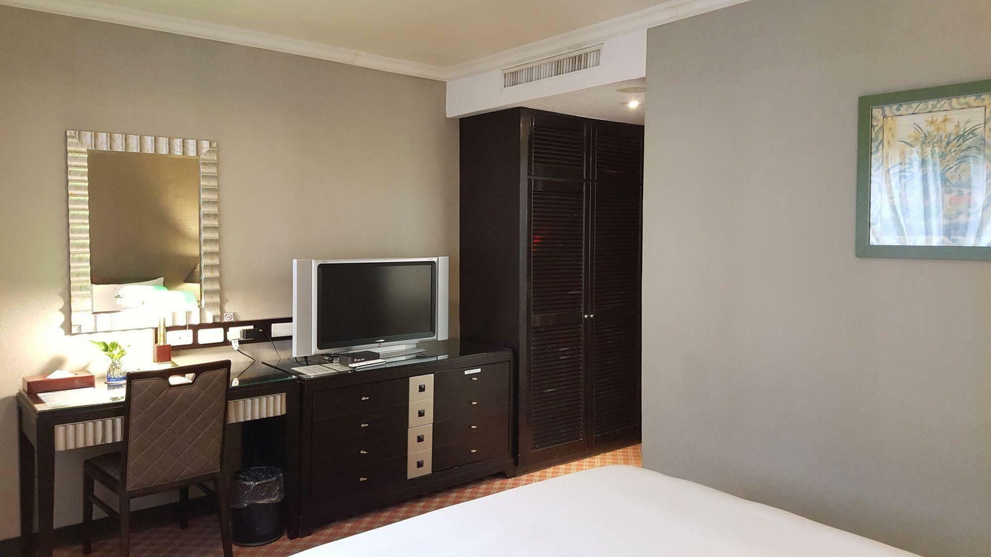Astar Hotel Taipei Bagian luar foto